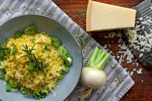 Risotto mit Mairüben und Frühlingszwiebeln