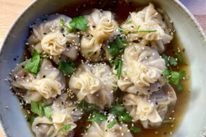 Chinesische Dumplings mit Karotten-Chinakohl-Füllung