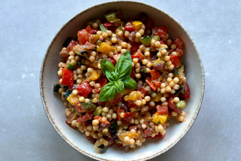 Fregola-Sarda-Salat mit Grillgemüse