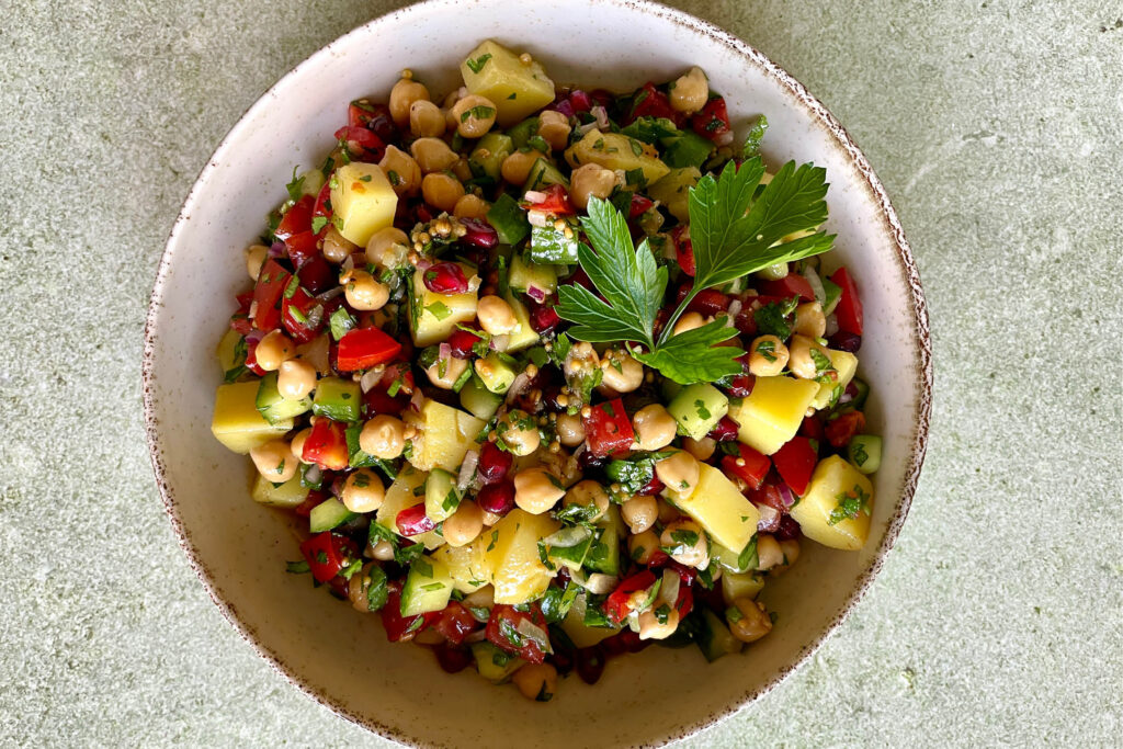 Indischer Kartoffel-Kichererbsen-Salat