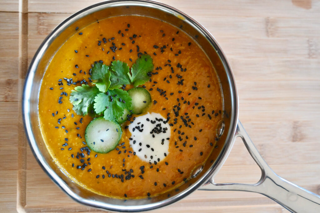 Linsen-Kokos-Curry-Suppe mit Karotten
