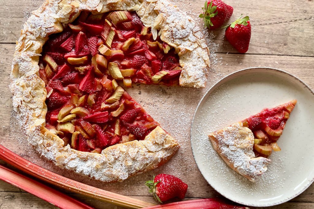 Rhabarber-Erdbeer-Galette
