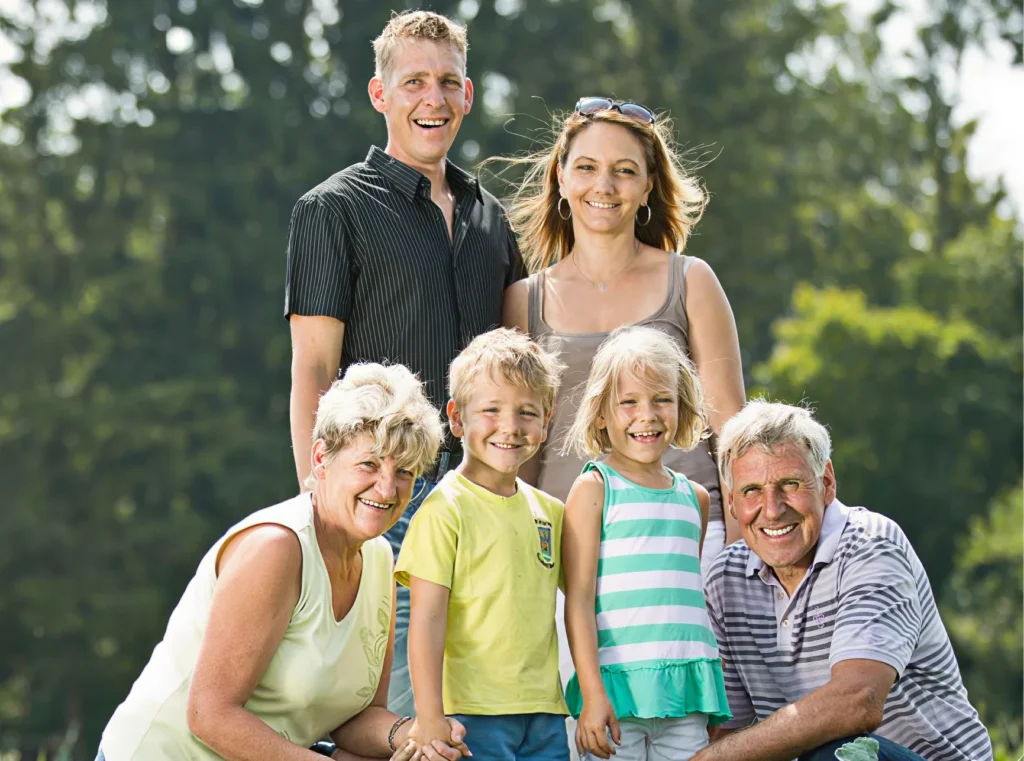 Familie Meusburger auf ihrem Hof